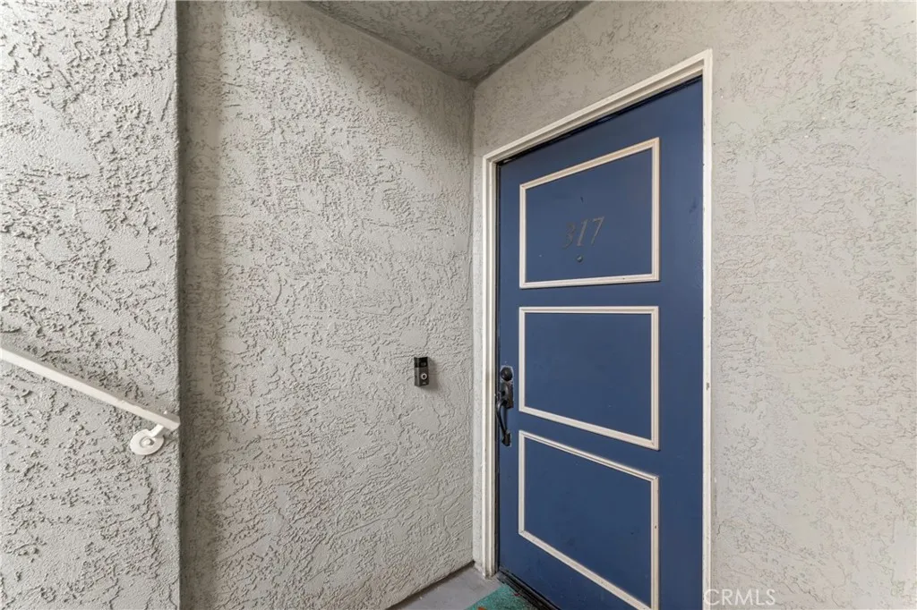 Canyon Country, California 91351, United States, 2 Bedrooms Bedrooms, ,2 BathroomsBathrooms,Residential,Pending,221292