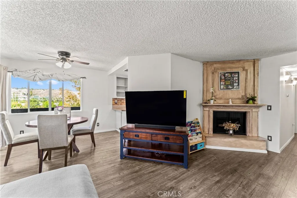 Canyon Country, California 91351, United States, 2 Bedrooms Bedrooms, ,2 BathroomsBathrooms,Residential,Pending,221292