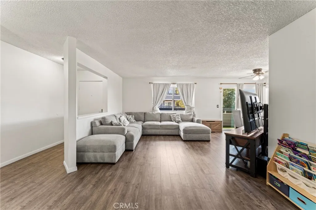 Canyon Country, California 91351, United States, 2 Bedrooms Bedrooms, ,2 BathroomsBathrooms,Residential,Pending,221292