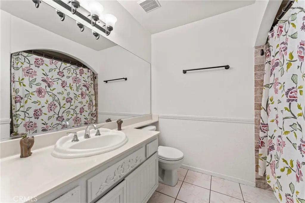 Canyon Country, California 91351, United States, 2 Bedrooms Bedrooms, ,2 BathroomsBathrooms,Residential,Pending,221292