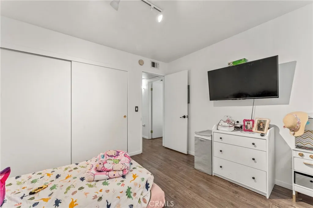 Canyon Country, California 91351, United States, 2 Bedrooms Bedrooms, ,2 BathroomsBathrooms,Residential,Pending,221292