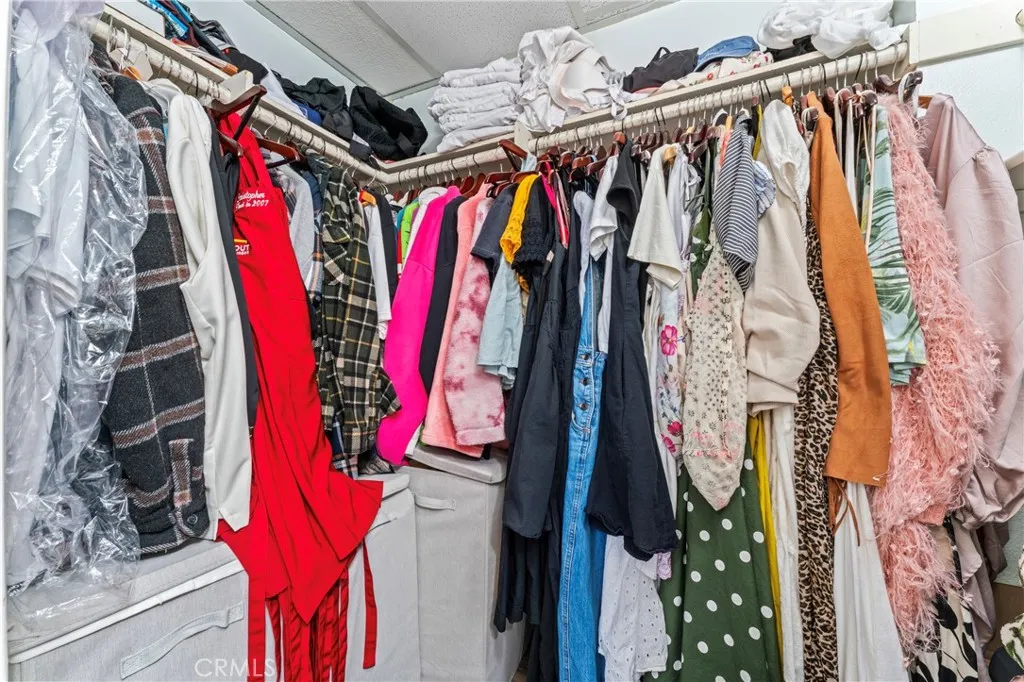 Canyon Country, California 91351, United States, 2 Bedrooms Bedrooms, ,2 BathroomsBathrooms,Residential,Pending,221292