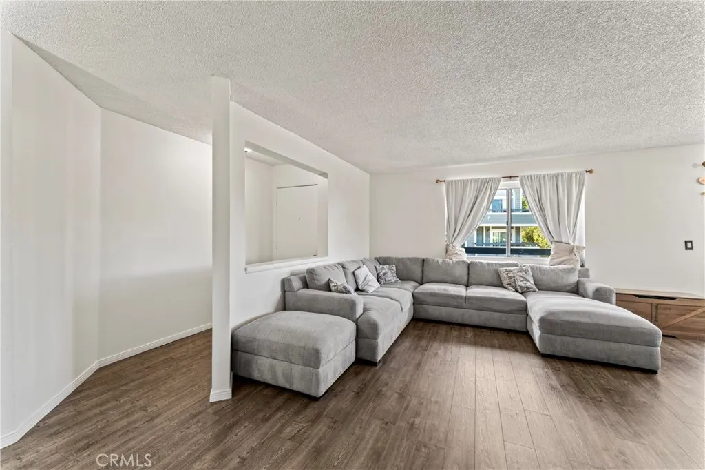 Canyon Country, California 91351, United States, 2 Bedrooms Bedrooms, ,2 BathroomsBathrooms,Residential,Pending,221292