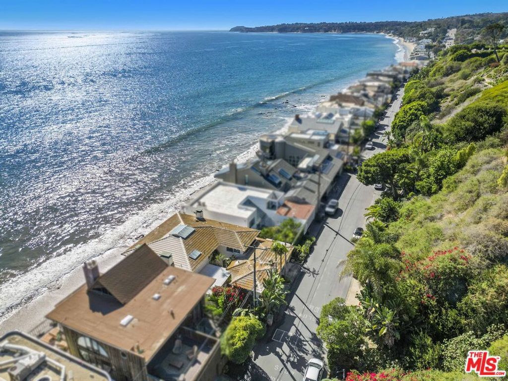 Photo of 26908 Malibu Cove Colony Drive, Malibu, CA 90265 (MLS # 25608523)