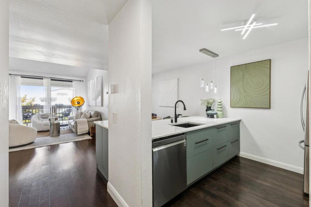 2101 Shoreline Drive 228