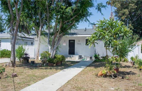 Photo of 7445 Hesperia Avenue, Reseda, CA 91335 (MLS # SR26159363)