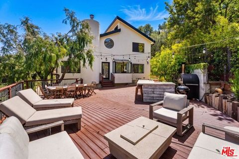 Photo of 26232 Idlewild Way, Malibu, CA 90265 (MLS # 26753451)