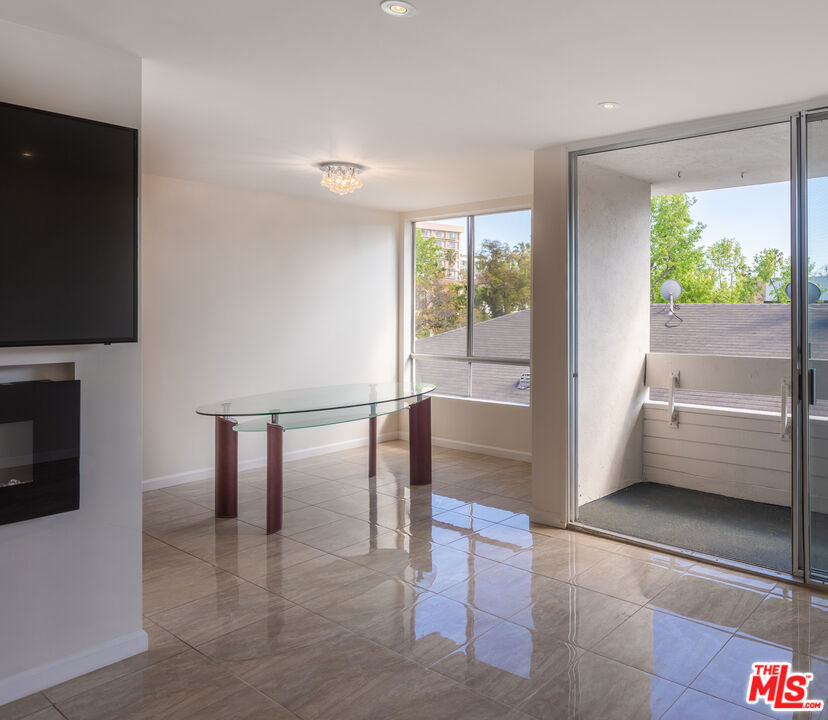 403 N Oakhurst Drive 303