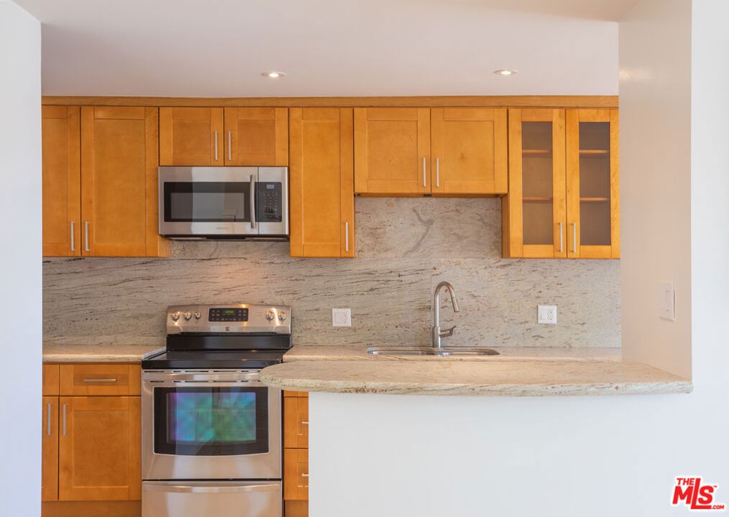 Photo of 403 N Oakhurst Drive #303, Beverly Hills, CA 90210 (MLS # 26832825)