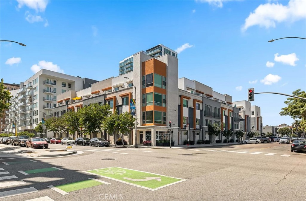 Modern 4-story condo in the heart of downtown Long Beach! Just minutes from the beach, top restaurants, the convention center, and public transit. Enjoy skyline views from your private rooftop deck with grill. Two master bedrooms each have their own floor, ensuite bathroom, and plenty of privacy and perfect for couples or business travelers. Includes garage parking and easy access to everything Long Beach has to offer!