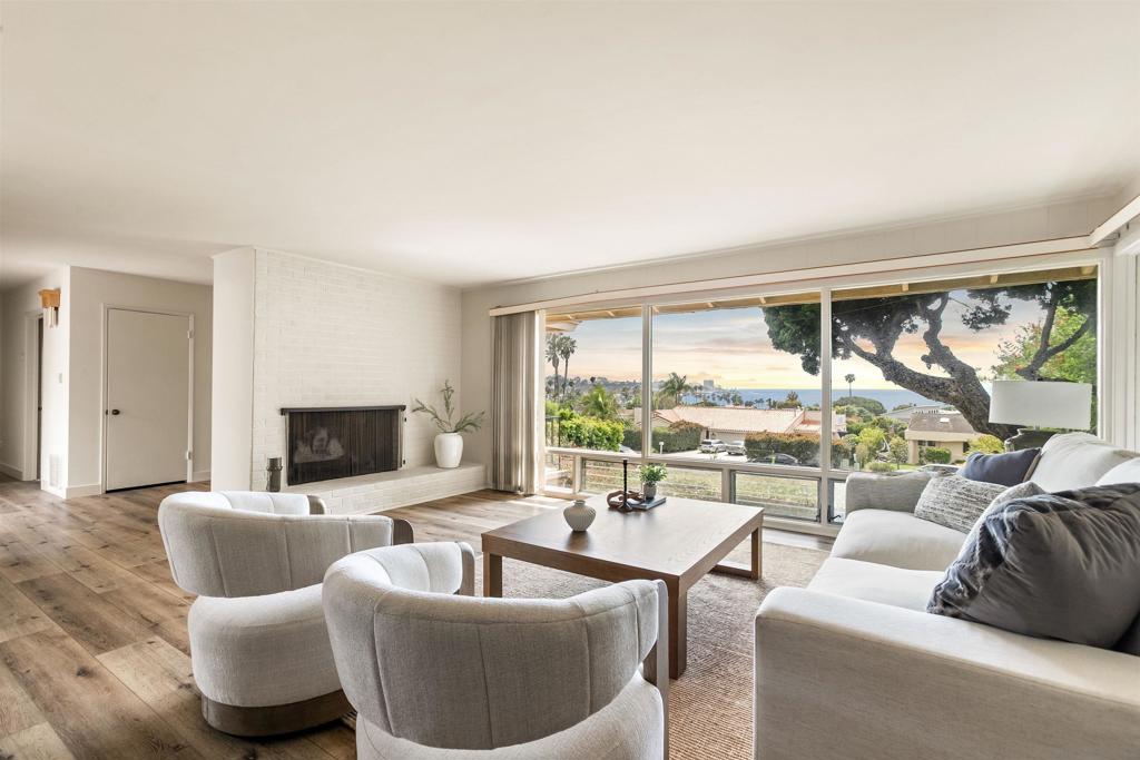 8511 Avenida De Las Ondas