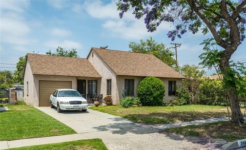 Photo of 305 S Angeleno Avenue, Azusa, CA 91702 (MLS # BB25261160)
