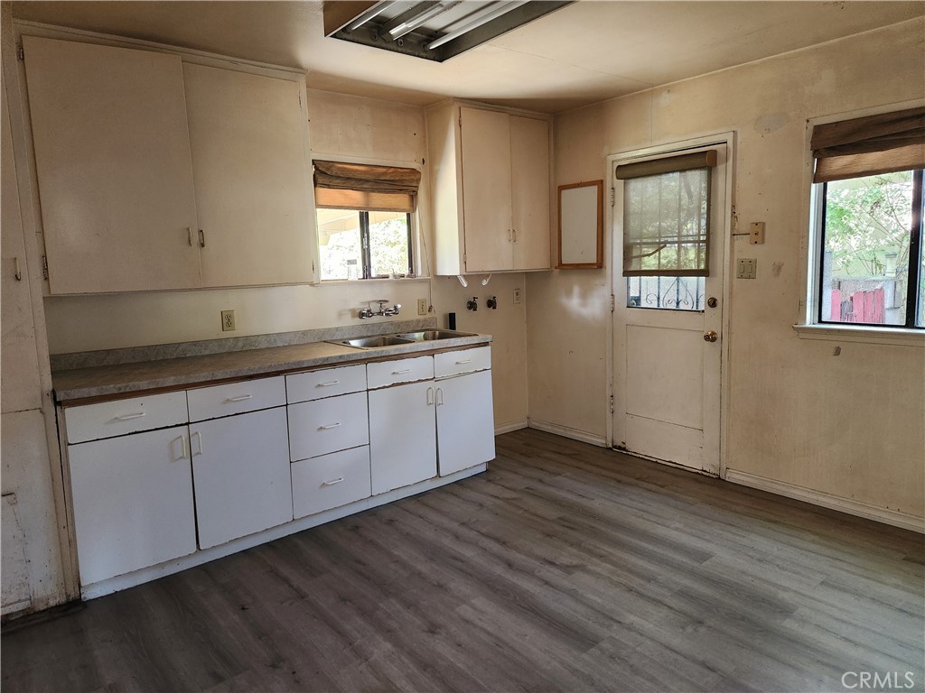 305 S Angeleno Avenue