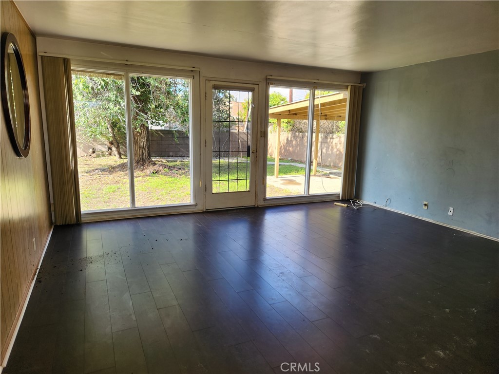 305 S Angeleno Avenue