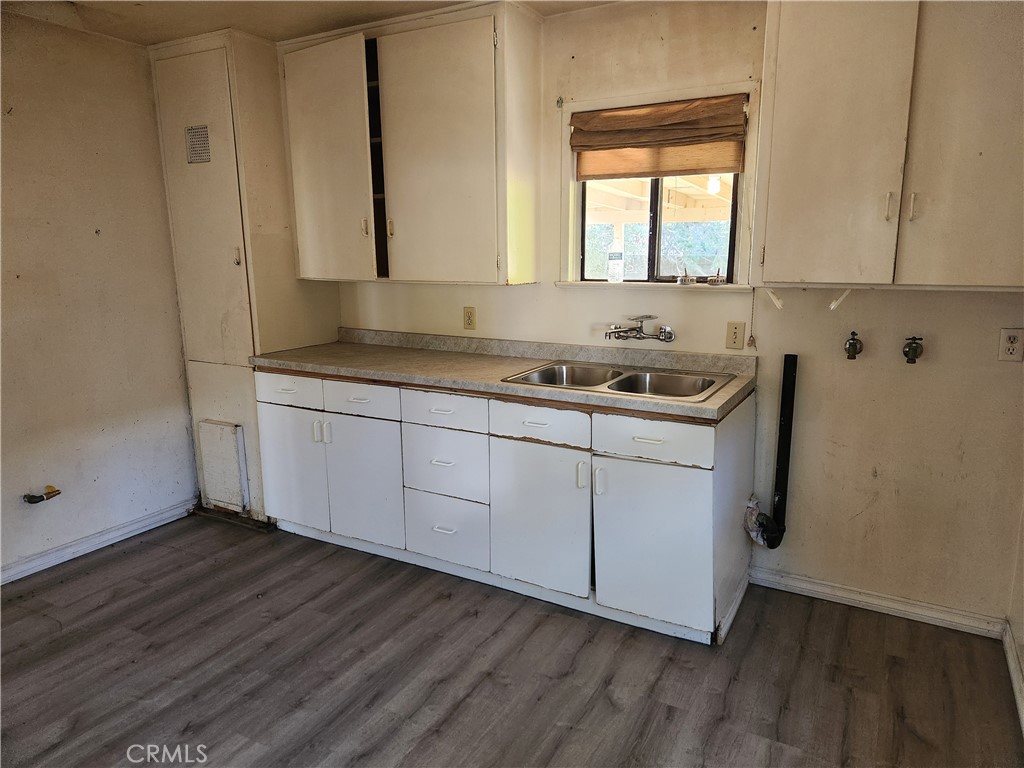 305 S Angeleno Avenue