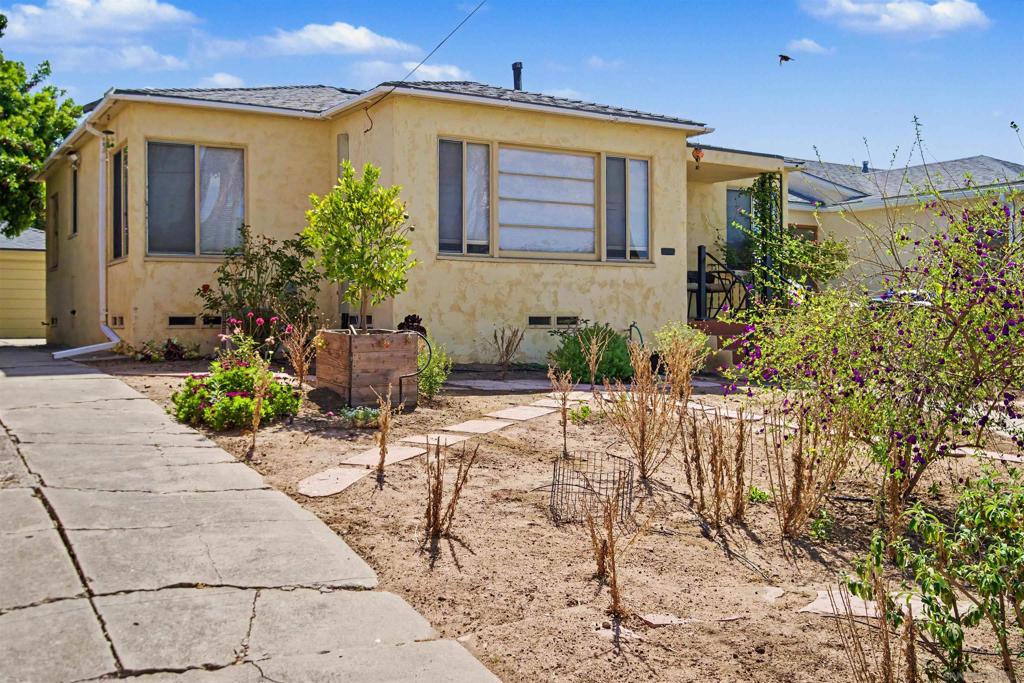 3239 N Mountain View
