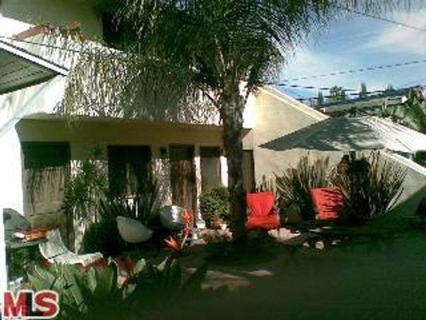 First-floor apartment set back from Gardner Street in four-unit courtyard complex. Quiet neighborhood. Mature landscaping. Dark wood floors. Great location betwen Santa Monica Boulevard and Melrose. Water and gardener included. Will consider pets. Available November 15.