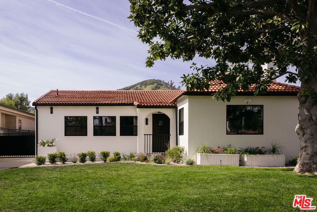 Photo of 4244 Brunswick Avenue, Los Angeles, CA 90039 (MLS # 26654167)