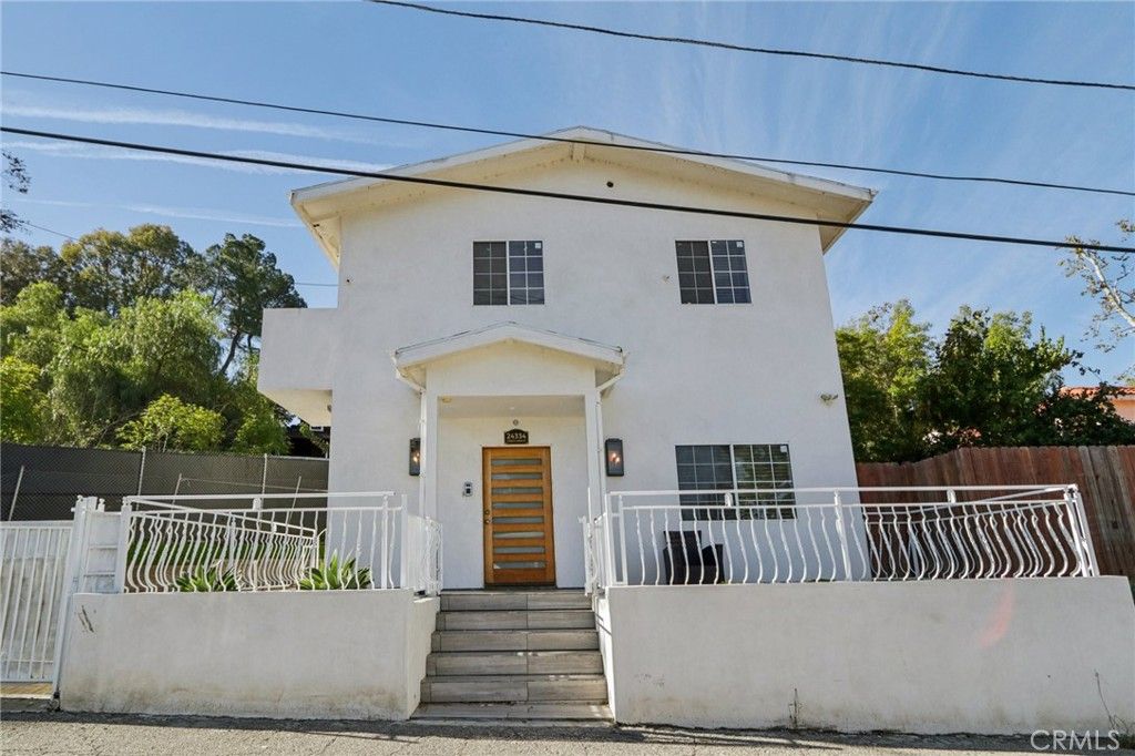 Photo of 24334 CRESTLAWN Street, Woodland Hills, CA 91367 (MLS # SR25261591)