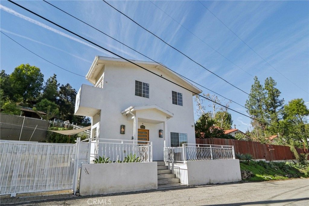 Photo of 24334 CRESTLAWN Street, Woodland Hills, CA 91367 (MLS # SR25261591)