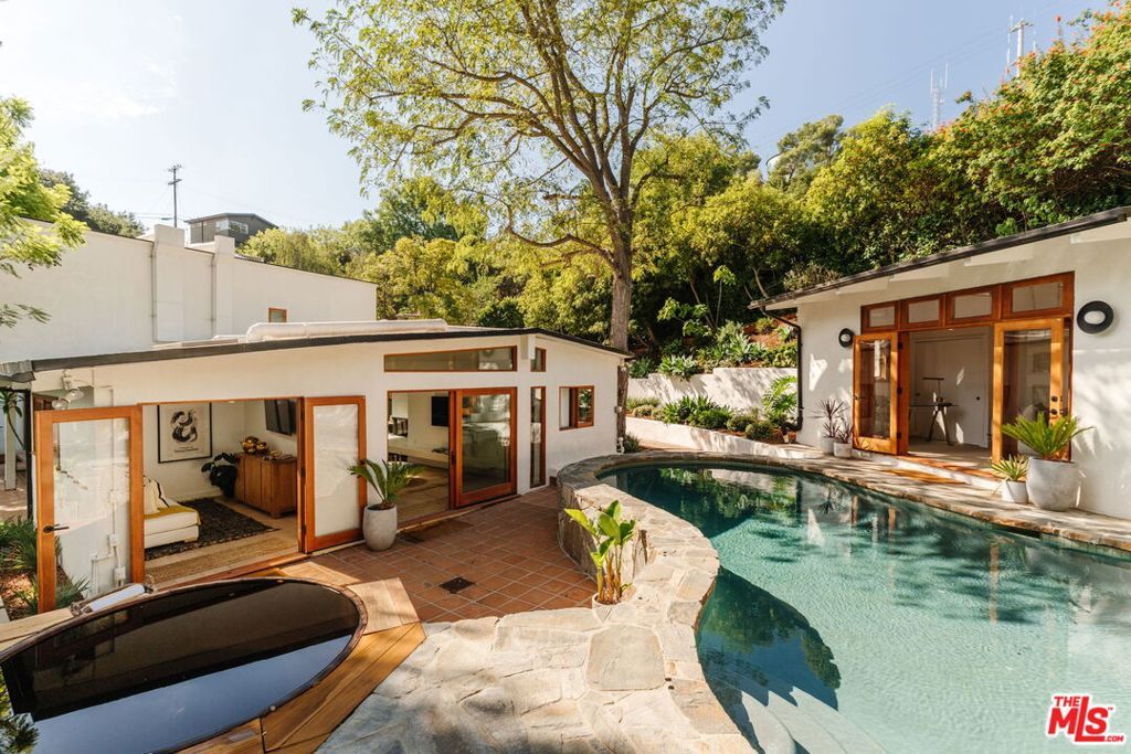 Photo of 2145 Sunset Crest Drive, Los Angeles, CA 90046 (MLS # 25598219)