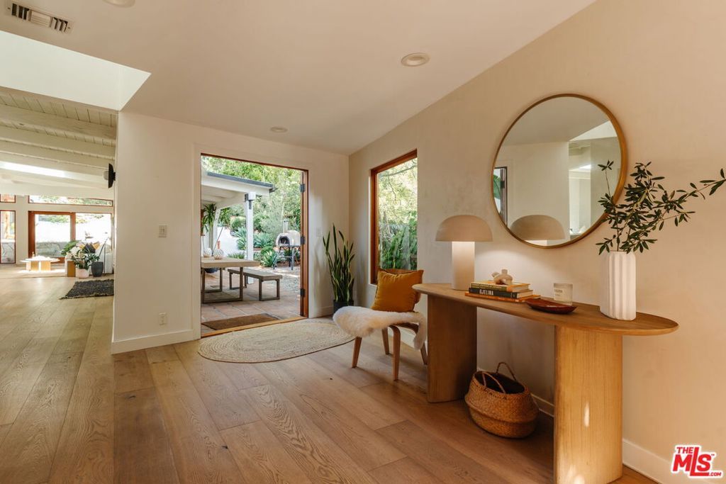 Photo of 2145 Sunset Crest Drive, Los Angeles, CA 90046 (MLS # 25598219)