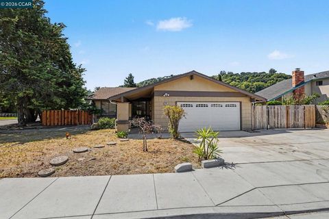 Photo of 2498 La Reina St ST, Pinole, CA 94564 (MLS # 41134986)