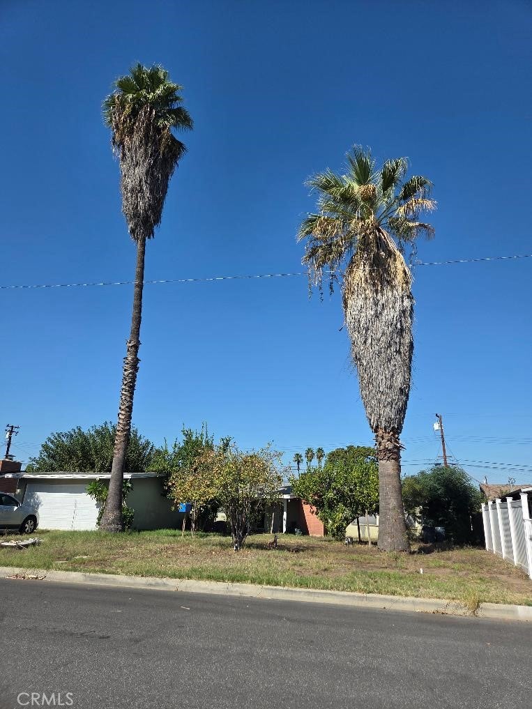 705 E Florence