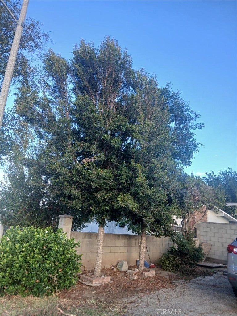 705 E Florence