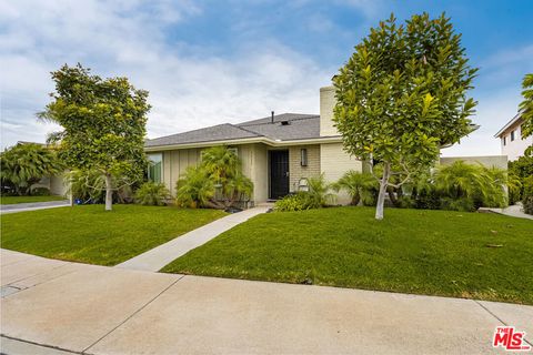 Photo of 7311 La Mancha Circle, Huntington Beach, CA 92647 (MLS # 25597691) Photo of 7311 La Mancha Circle, Huntington Beach, CA 92647 (MLS # 25597691)