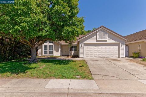 Photo of 8017 Spengler Dr DR, Sacramento, CA 95828 (MLS # 41134994)