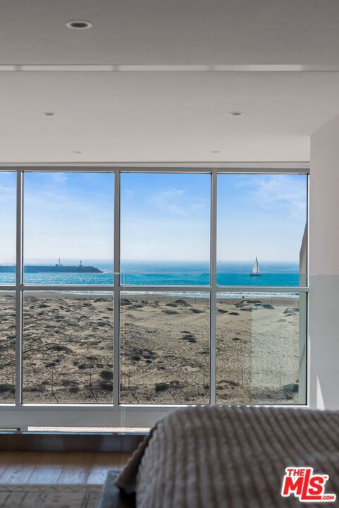 5205 Ocean Front Walk 301