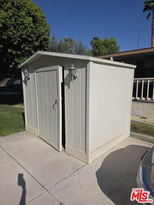 84136 Avenue 44 239