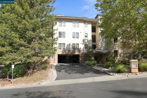 Photo of 5951 Autumnwood Dr DR #3B, Walnut Creek, CA 94595 (MLS # 41149671)