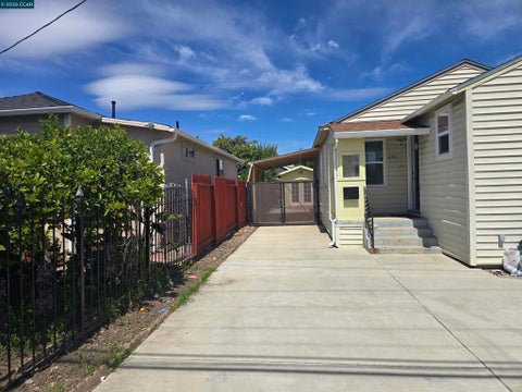 Photo of 2361 17Th St ST, San Pablo, CA 94806 (MLS # 41138974)