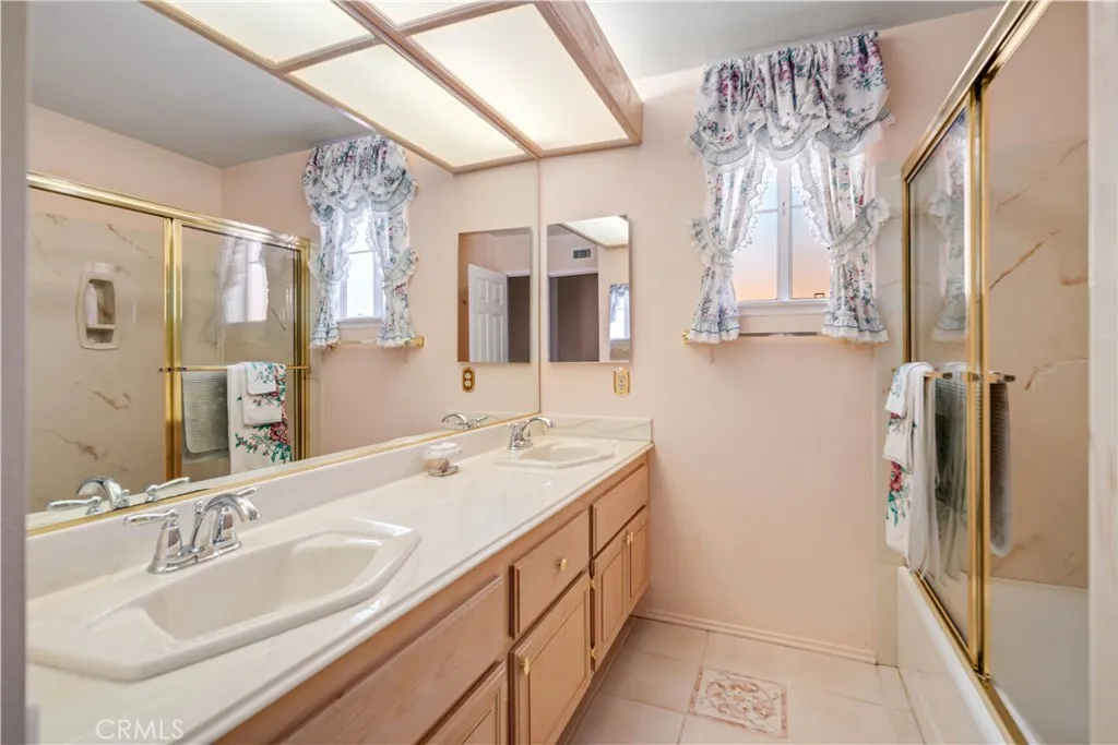 Saugus, California 91390, United States, 4 Bedrooms Bedrooms, ,3 BathroomsBathrooms,Residential,Active,142539