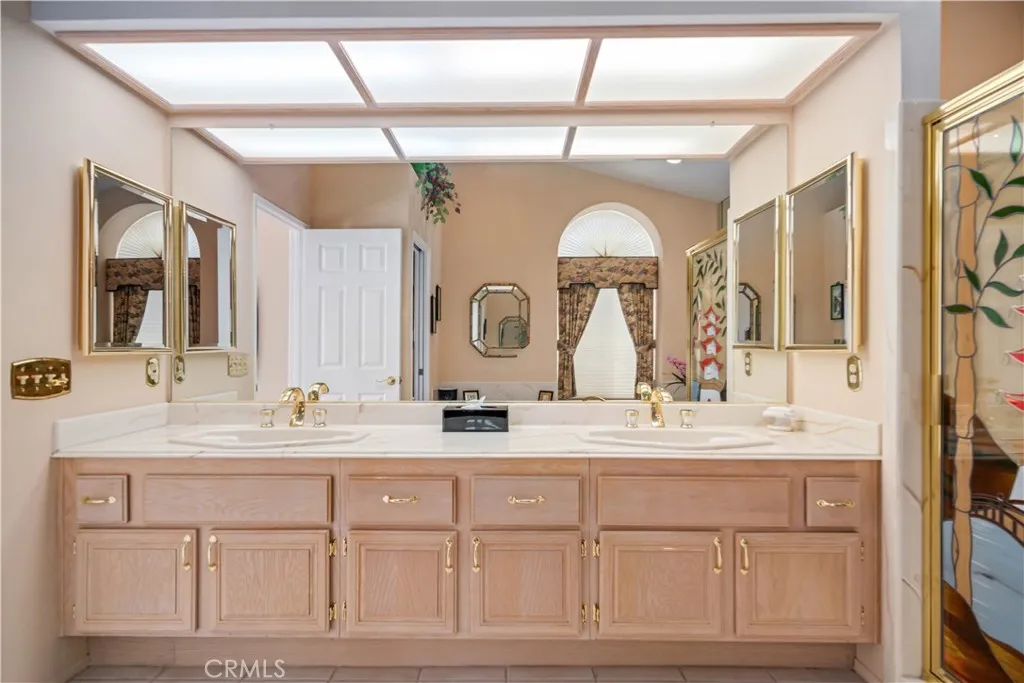 Saugus, California 91390, United States, 4 Bedrooms Bedrooms, ,3 BathroomsBathrooms,Residential,Active,142539