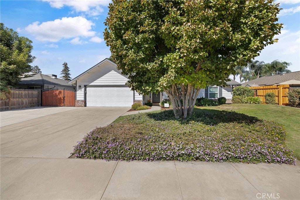 2632 E Paradise