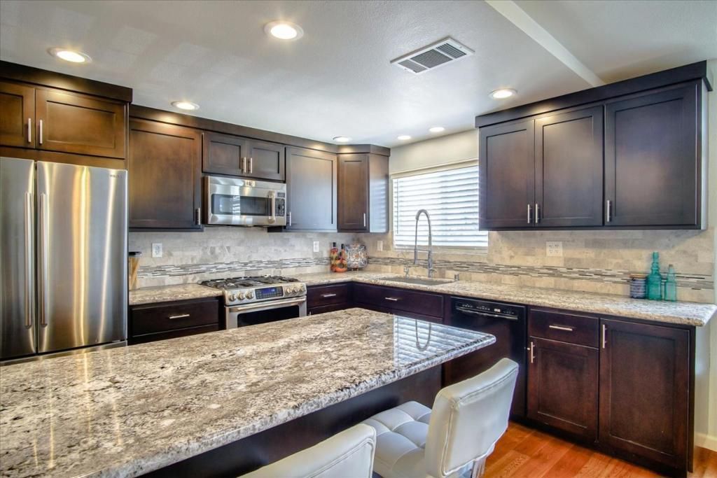 listing image 130729304709070333312