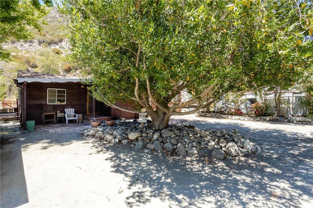 208 Lytle