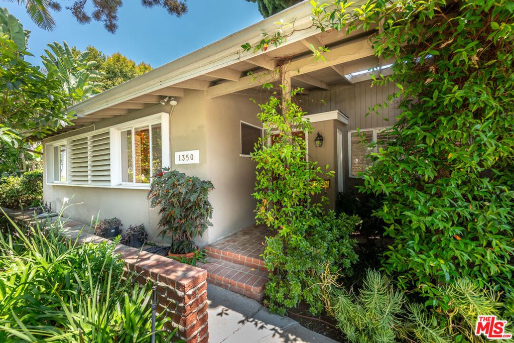 Photo of 1350 Jonesboro Drive, Los Angeles, CA 90049 (MLS # 25573997)