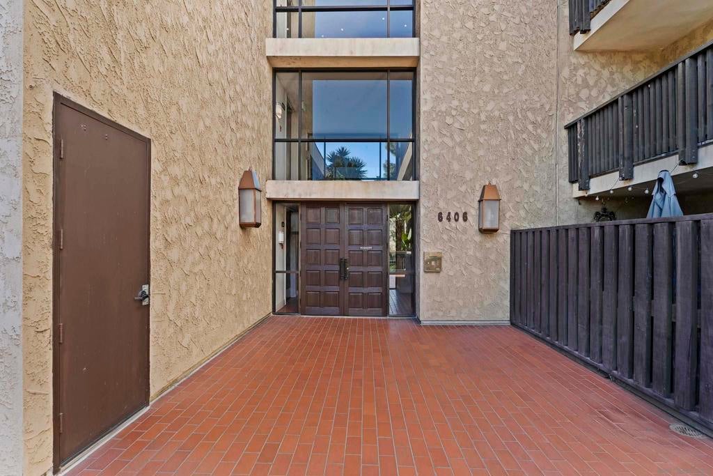 6406 Friars 338