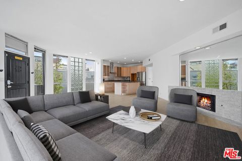 Photo of 20 28TH Avenue #A, Venice, CA 90291 (MLS # 25549941) Photo of 20 28TH Avenue #A, Venice, CA 90291 (MLS # 25549941)