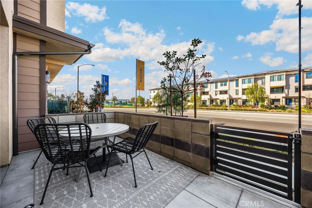101 S Laxore Street 203