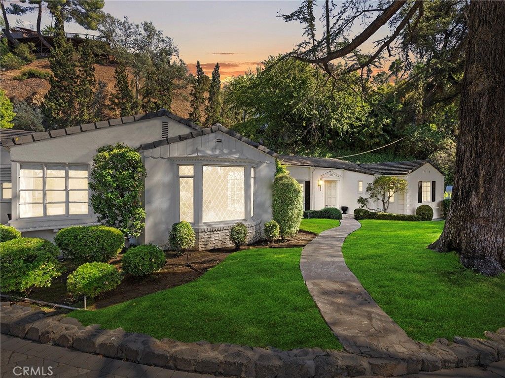 Photo of 1620 Melwood Drive, Glendale, CA 91207 (MLS # BB25252799)