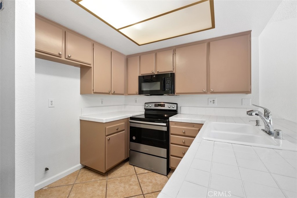 947 Creekside Drive 121