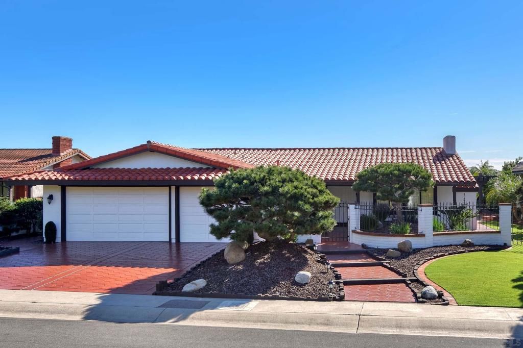 Photo of 1567 Calle De Andluca, La Jolla, CA 92037 (MLS # 260004931SD)