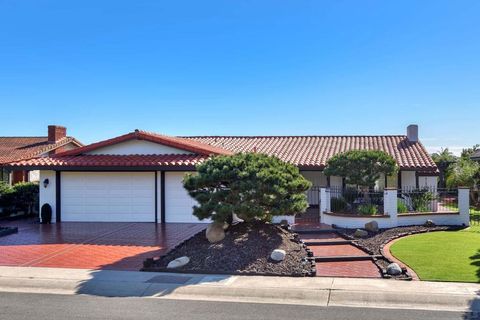 Photo of 1567 Calle De Andluca, La Jolla, CA 92037 (MLS # 260004931SD)