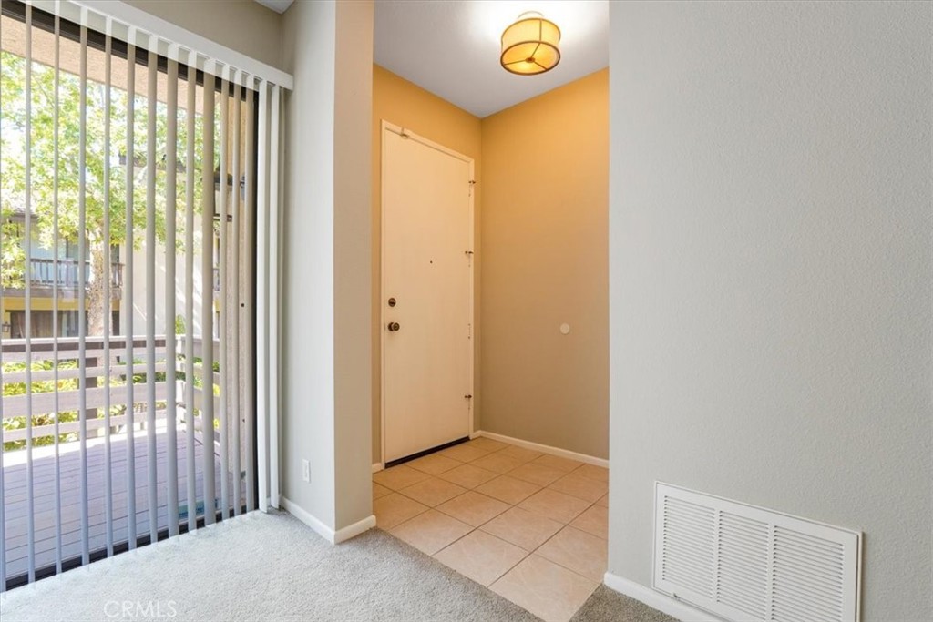 Properties 4 5711 Owensmouth Avenue 111