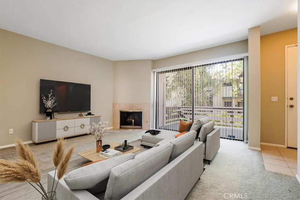 Properties 1 5711 Owensmouth Avenue 111